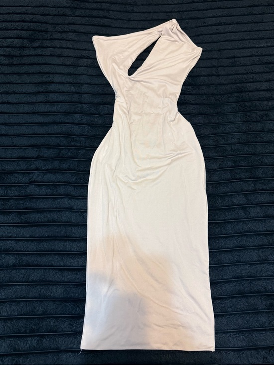 My Outfit Online Dresses & Skirts - One-Shoulder Cutout Maxi Dress in Light Cream